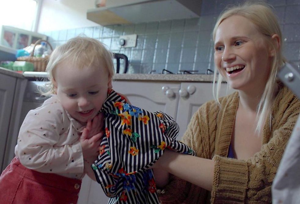 mum_and_baby_laundry.png